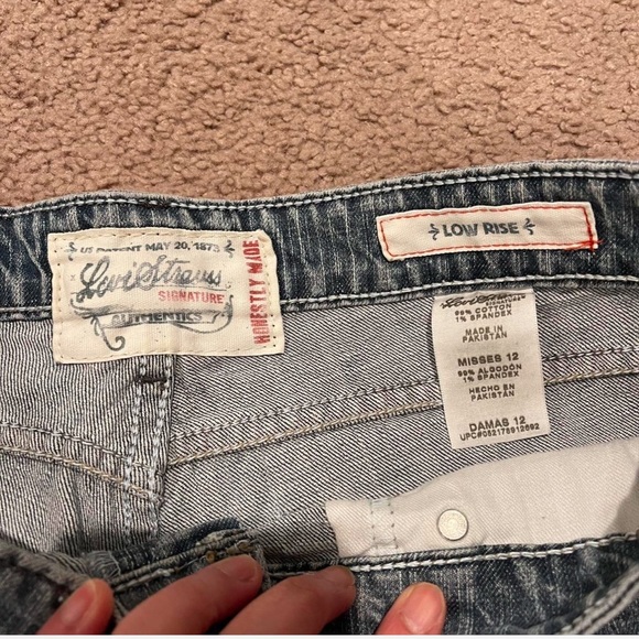 Authentic LEVIS low-rise capri denim shorts - Picture 1 of 8